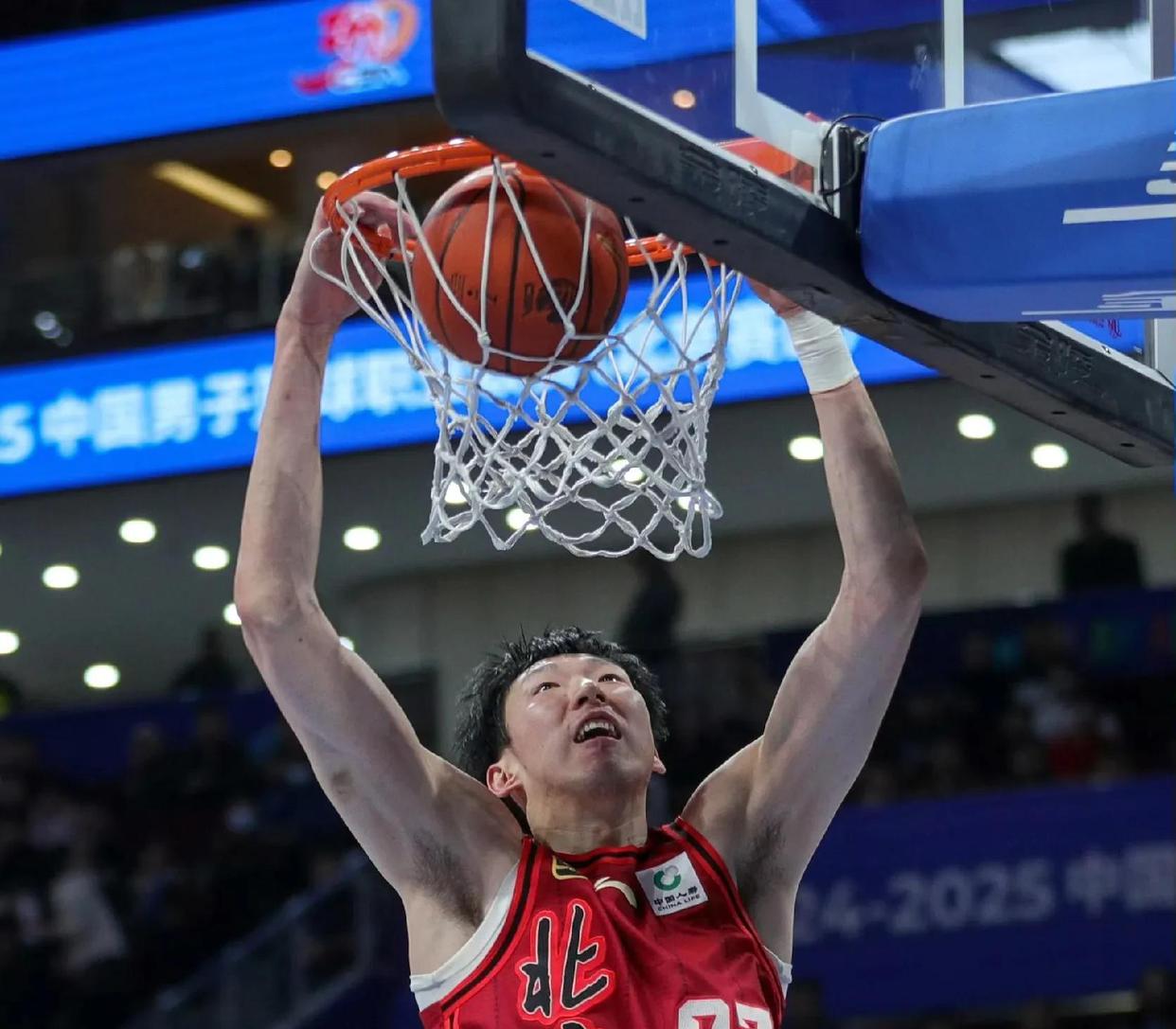 广东宏远豪取连胜，稳坐季后赛头把交椅