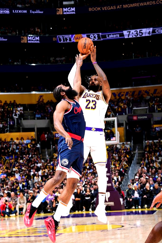 快船力克骑士,取得两连胜 快船力克骑士,取得两连胜