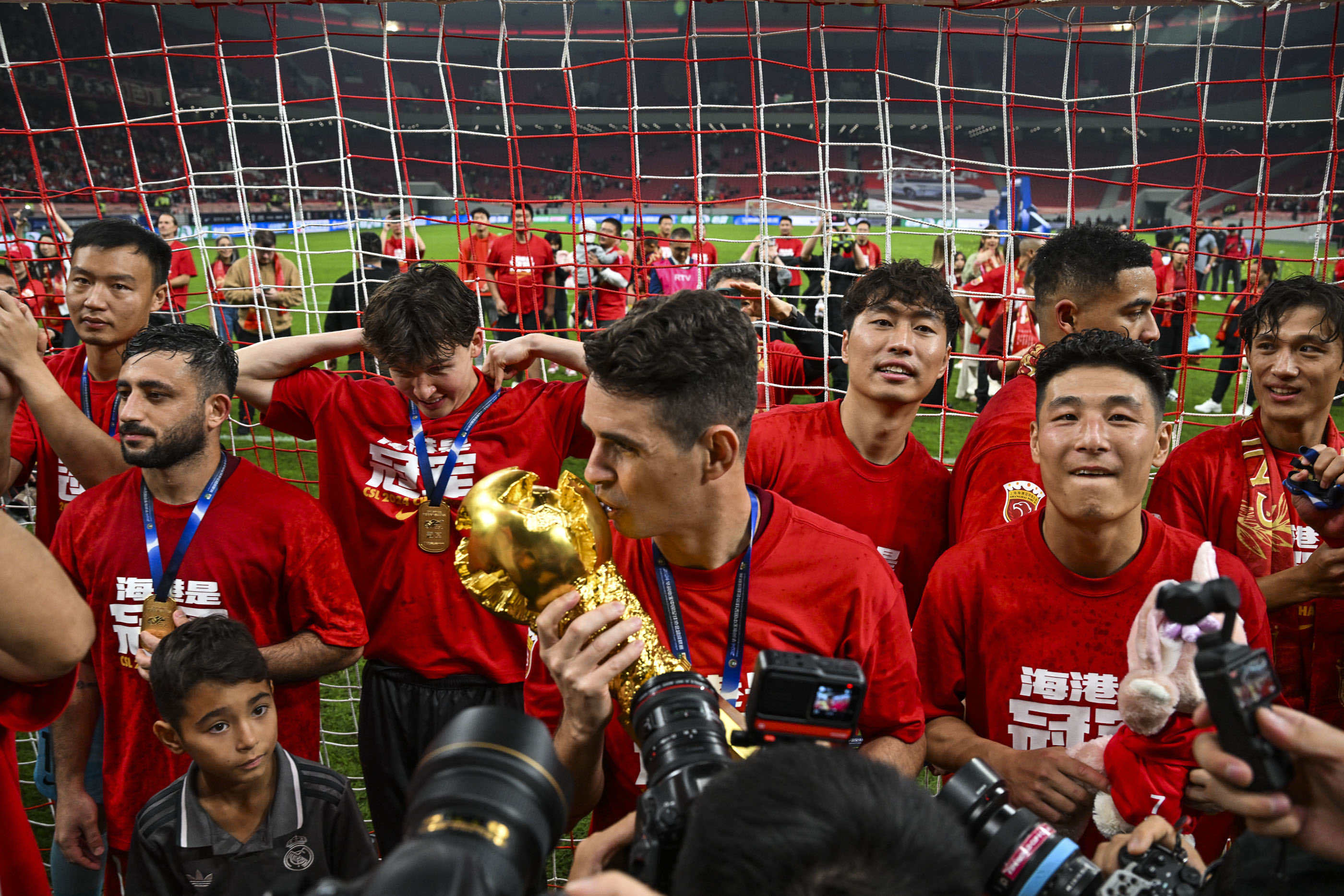 关于国际大赛掀起风浪,球迷热情高涨的信息 关于国际大赛掀起风浪,球迷热情高涨的信息