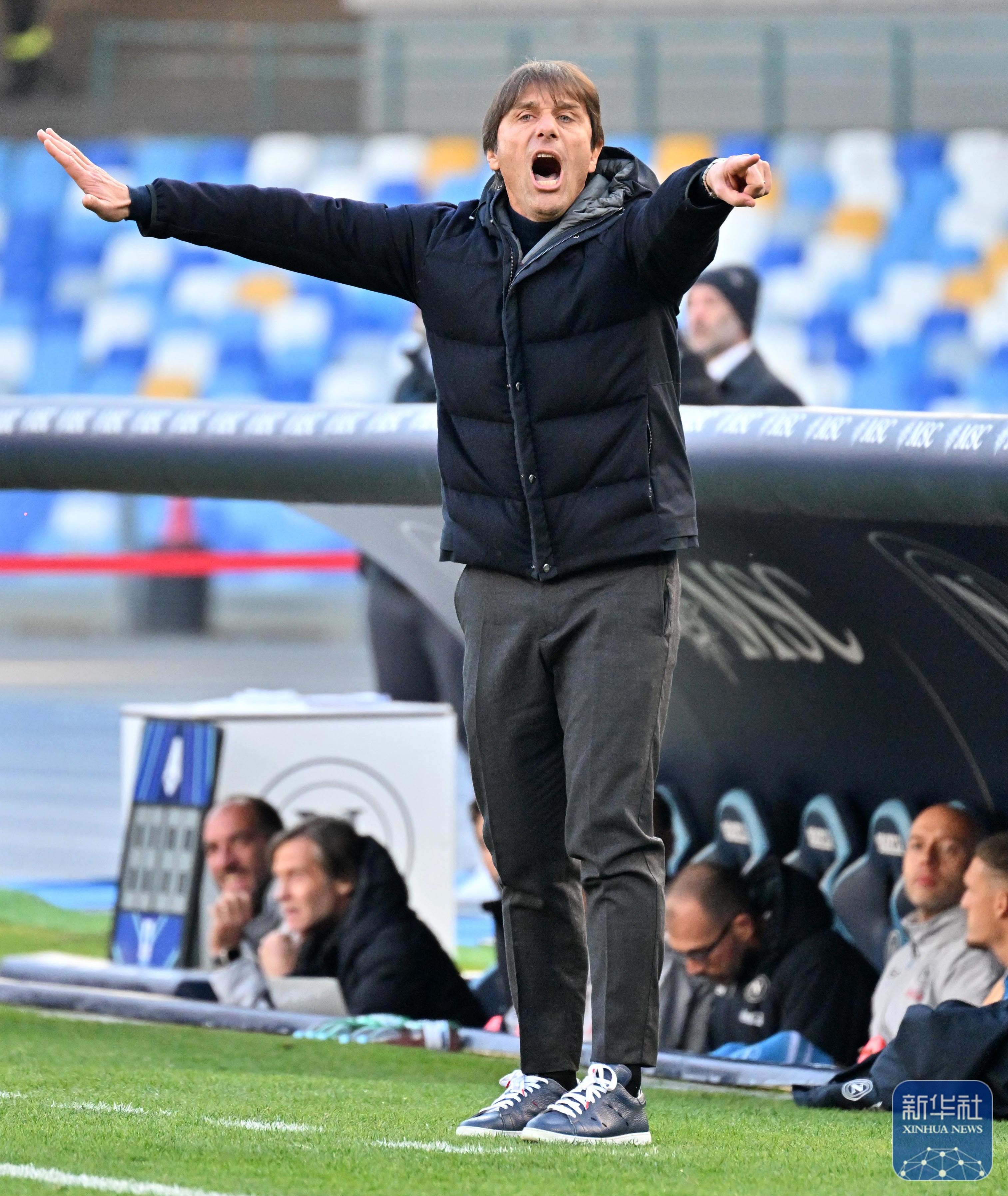 包含那不勒斯攻击展现威力，主场大胜取胜的词条