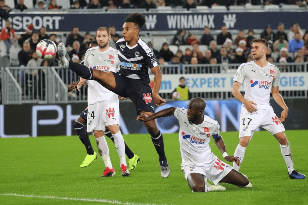 爱游戏网页版登录入口-亚眠足球队在比赛中迎来胜利