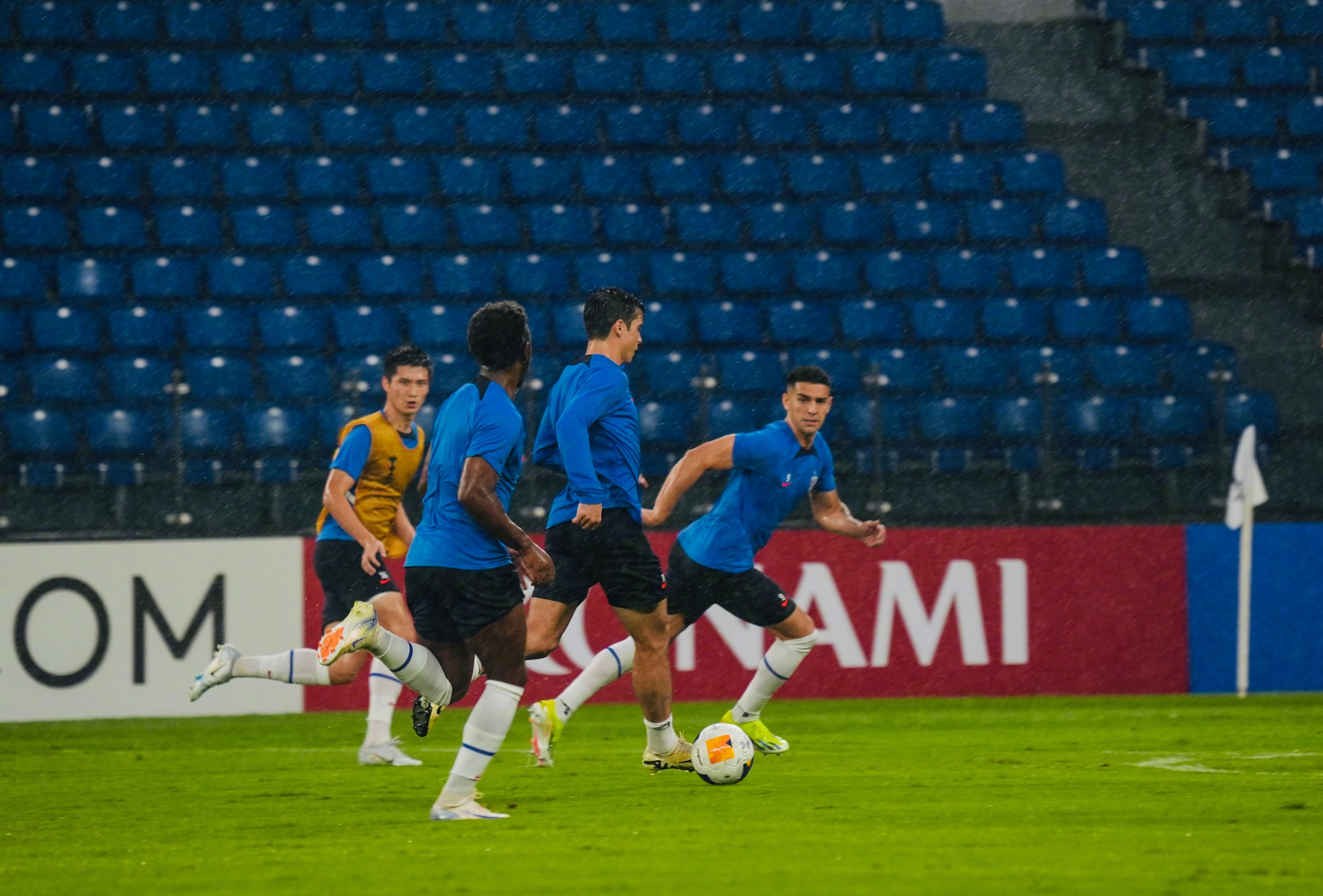 爱游戏官网登录网址-欧锦赛资格赛打响，球队备战艰难的简单介绍