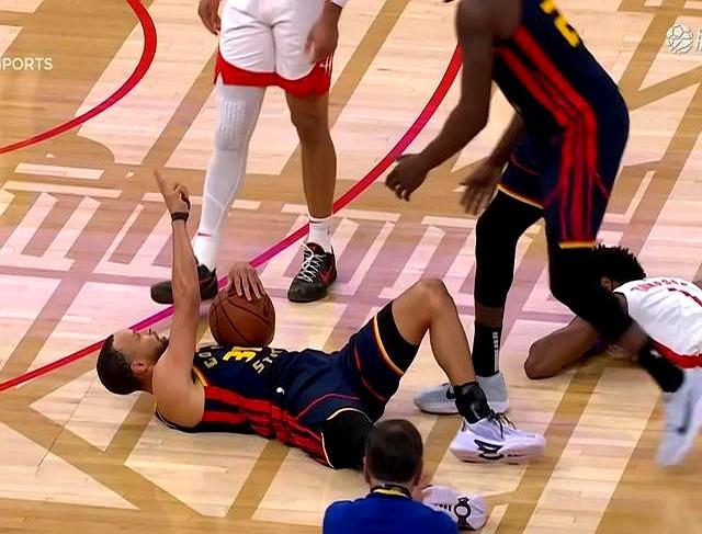 爱游戏中国官网-包含勇士无力回天:格林孤掌难挡球队连败的词条