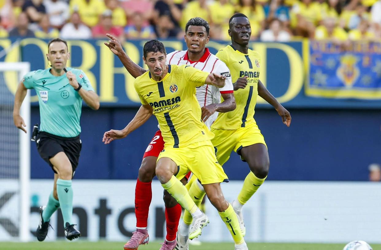 关于比利亚雷亚尔惊艳亮相，力压对手！的信息